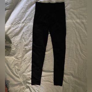 black scrunched leggings